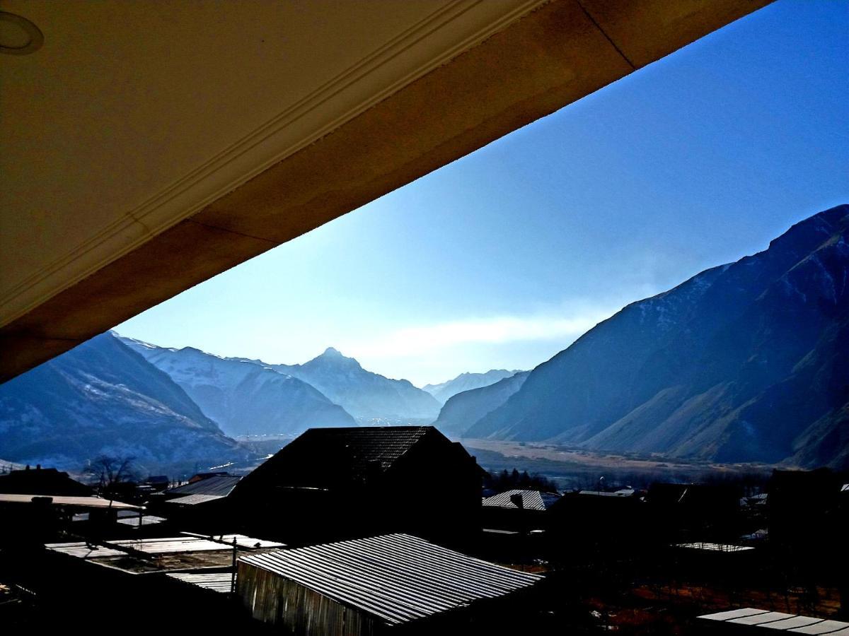 Guest House Qubi Kazbegi Eksteriør bilde