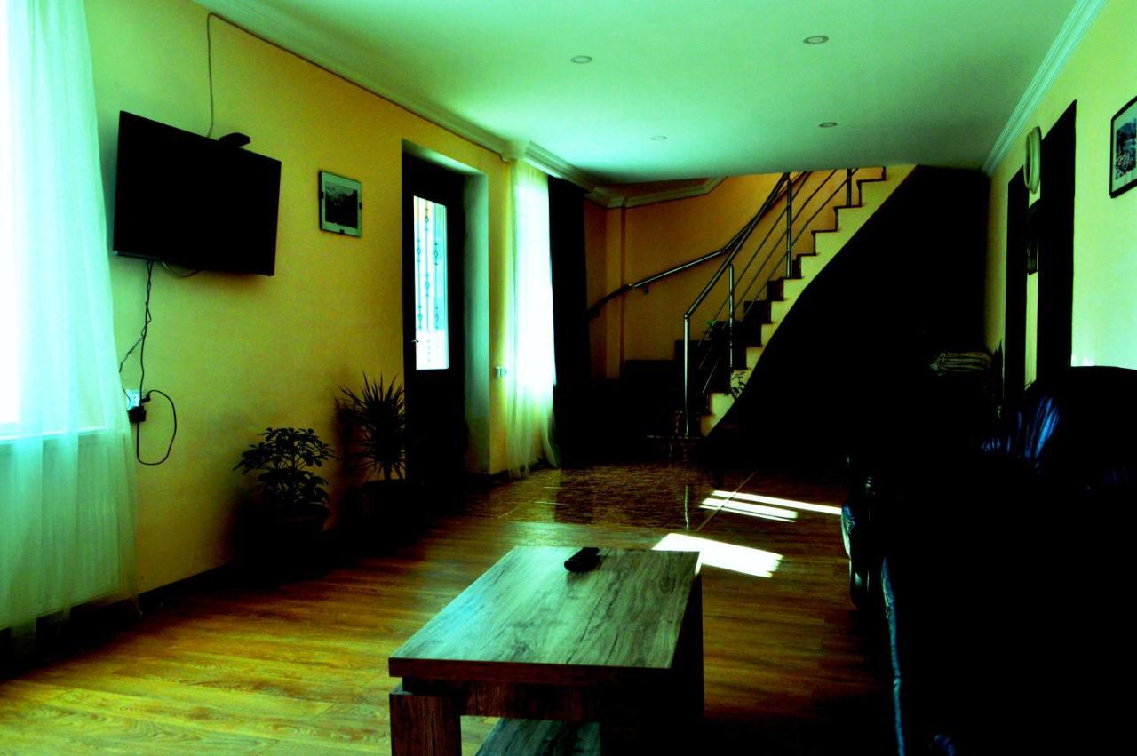 Guest House Qubi Kazbegi Eksteriør bilde