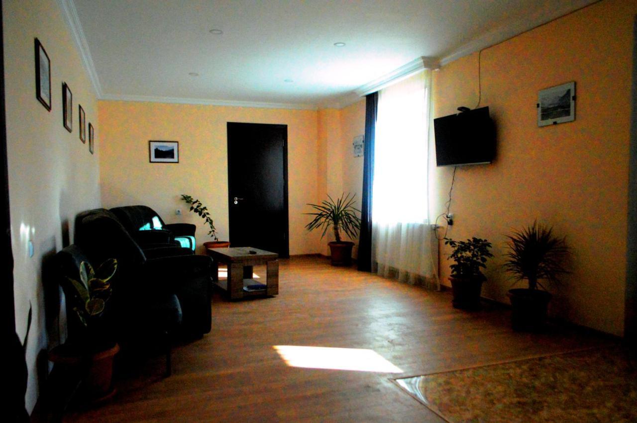 Guest House Qubi Kazbegi Eksteriør bilde
